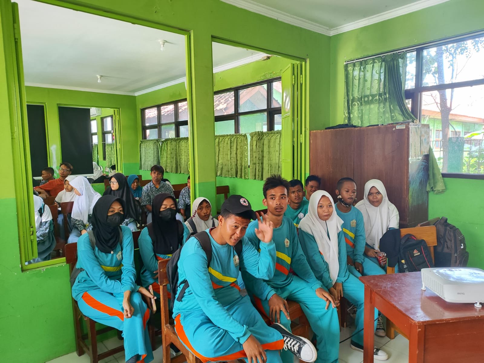 Peserta Didik secara seksama mengikuti Sosialisasi Pemilu 2024