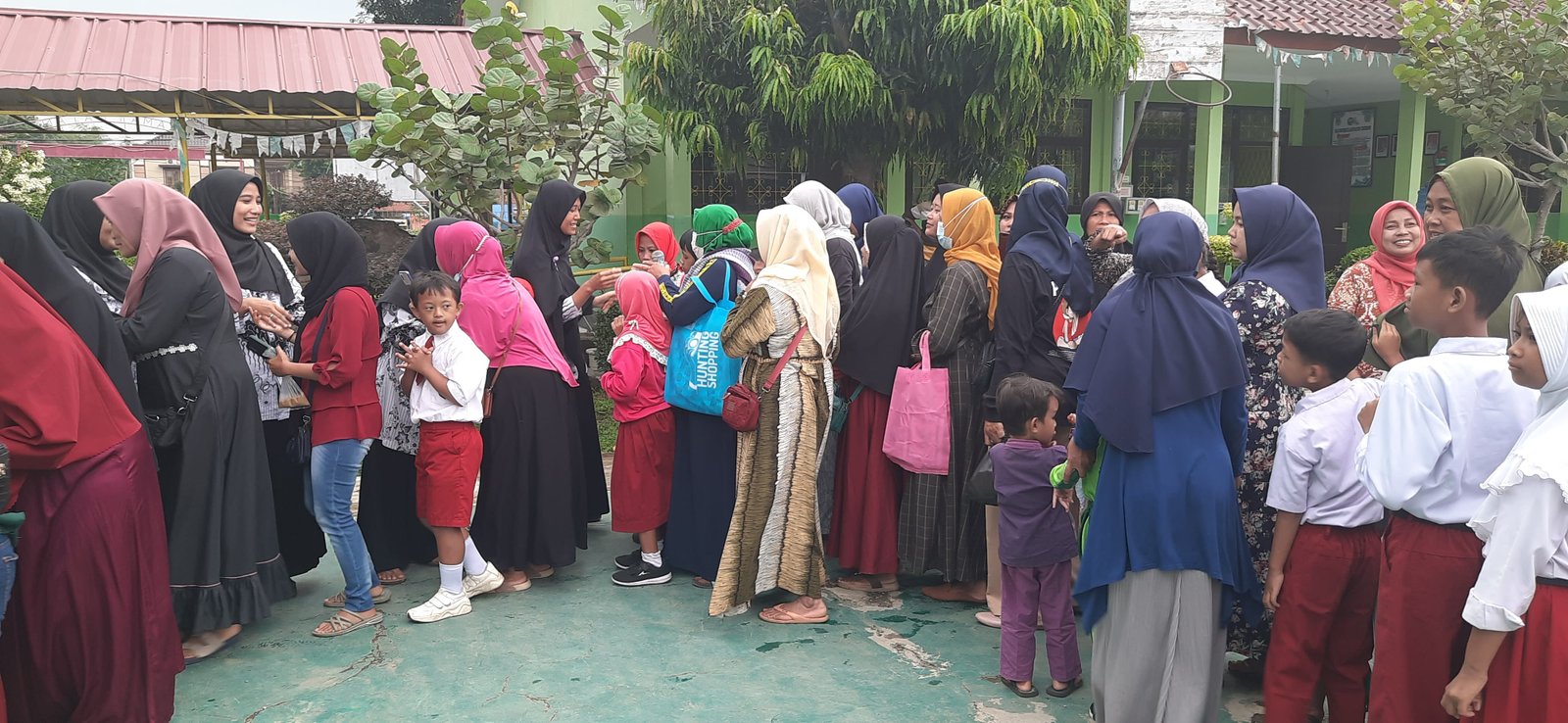 Ajang Silaturahmi antara Guru dengan Orang Tua Murid SLB dalam HUT PGRI Ke-77