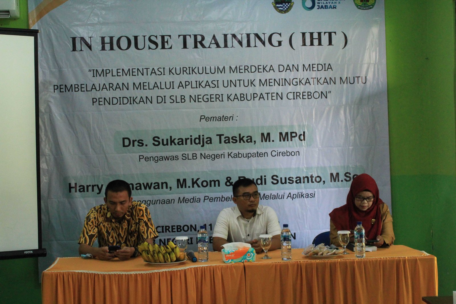 Gambar Pemateri Acara IHT "Media Pembelajaran Melalui Aplikasi"