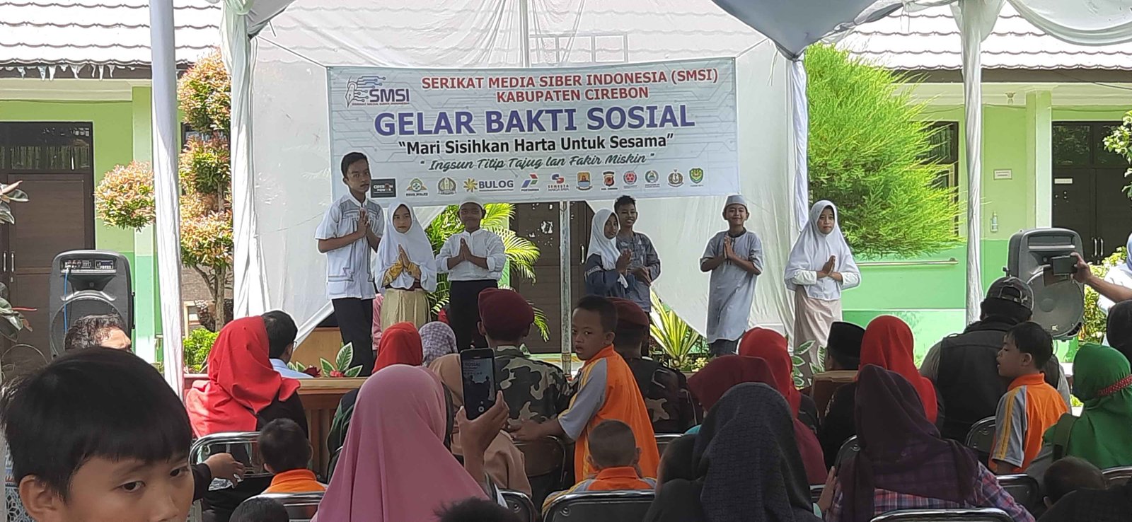 Aksi panggung Siswa SLBN Kab. Cirebon