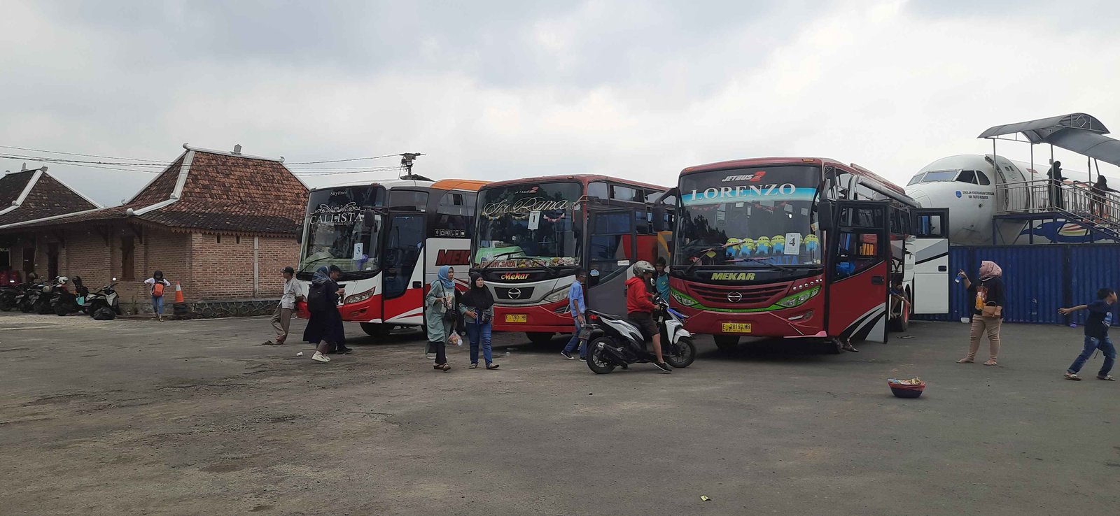 Bis Kendaraan untuk Kegiatan Outing Class
