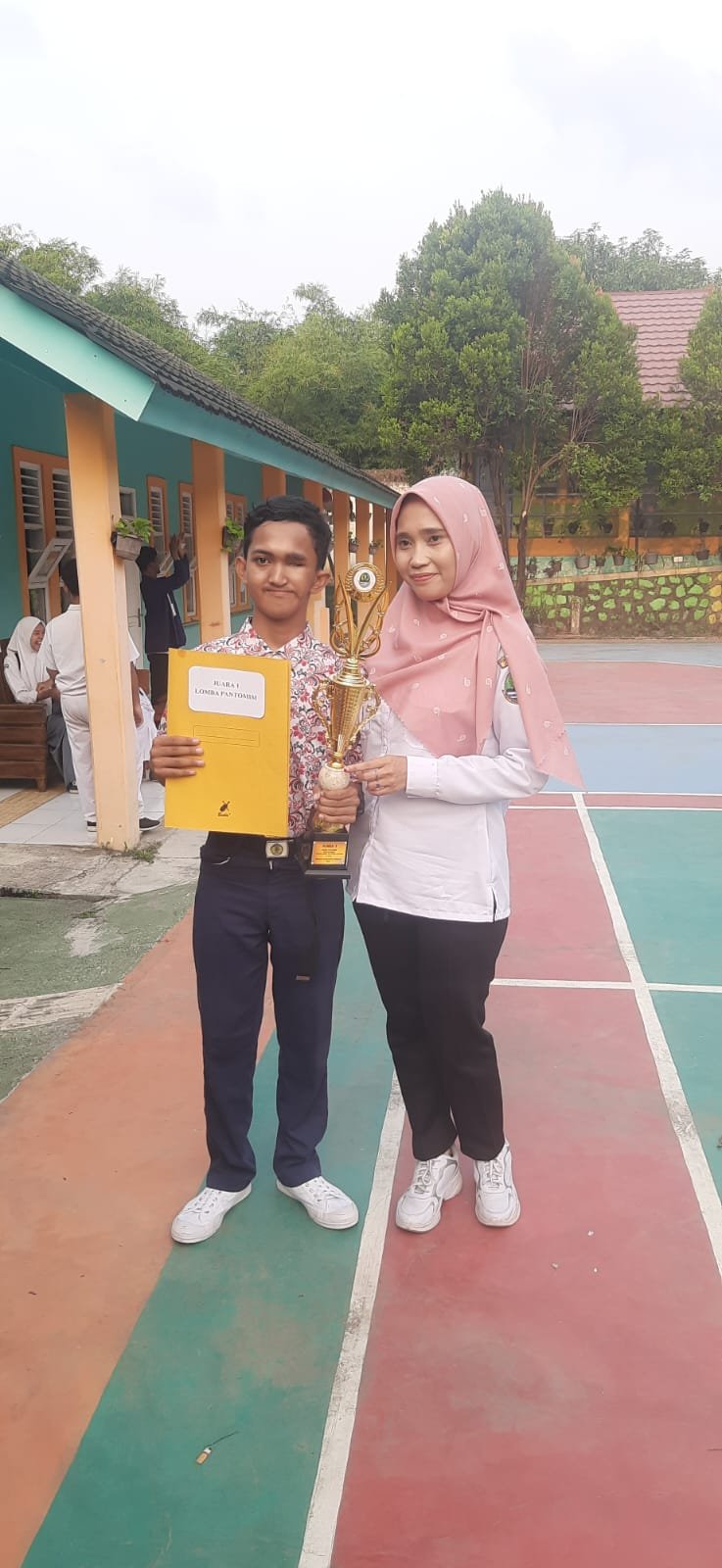 Juara 1 Pantomim FLS2N