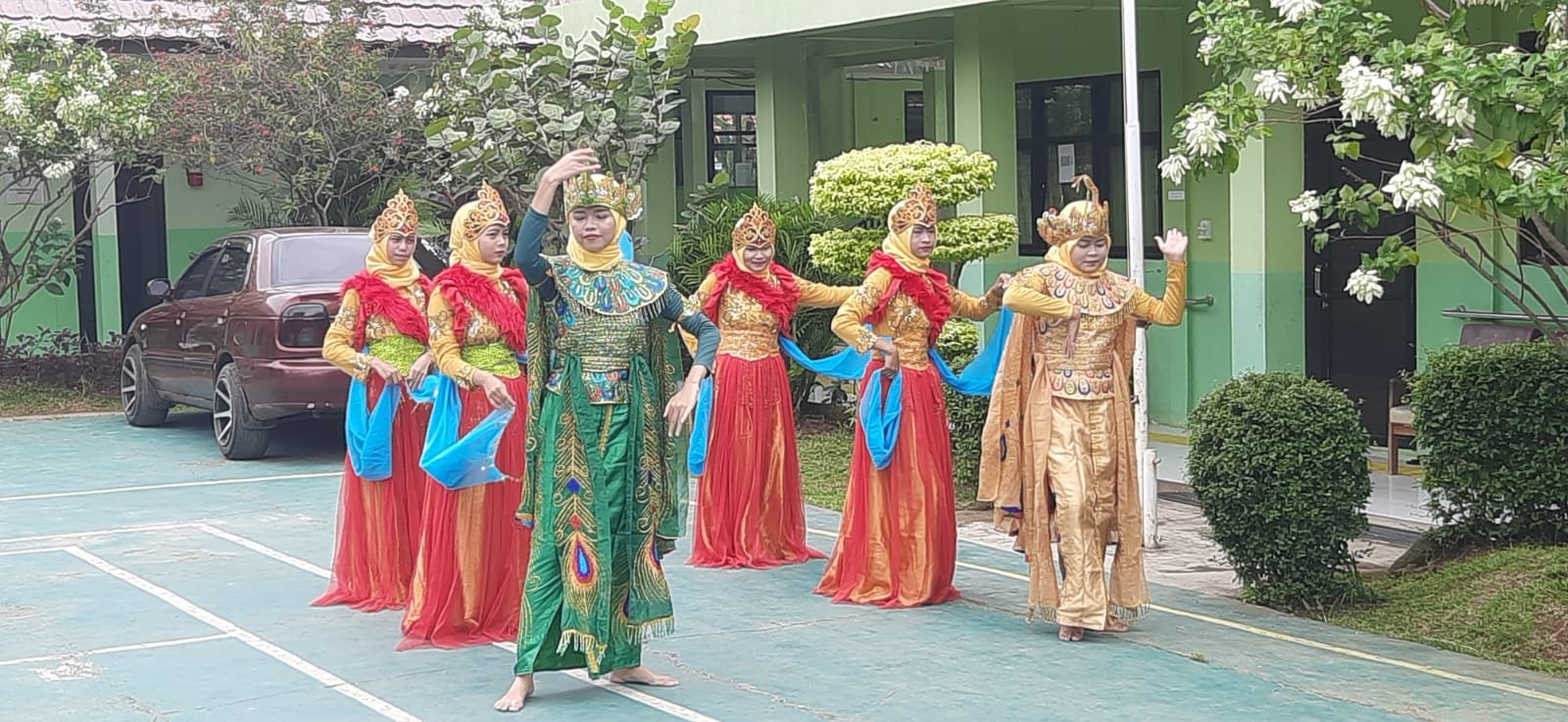 Tarian Upacara Lengser Menyambut Tim PKKS