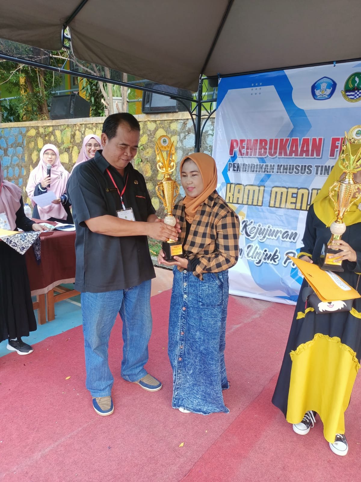 Juara 1 Menyanyi FLS2N