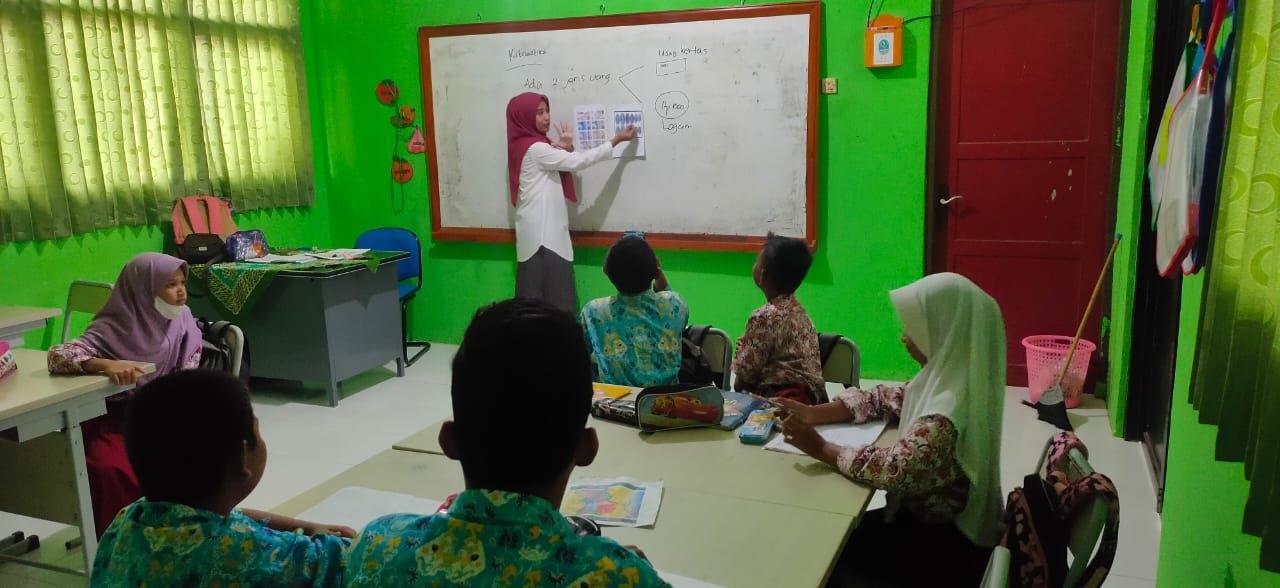 Siswa yang antusias mengikuti kegiatan belajar mengajar