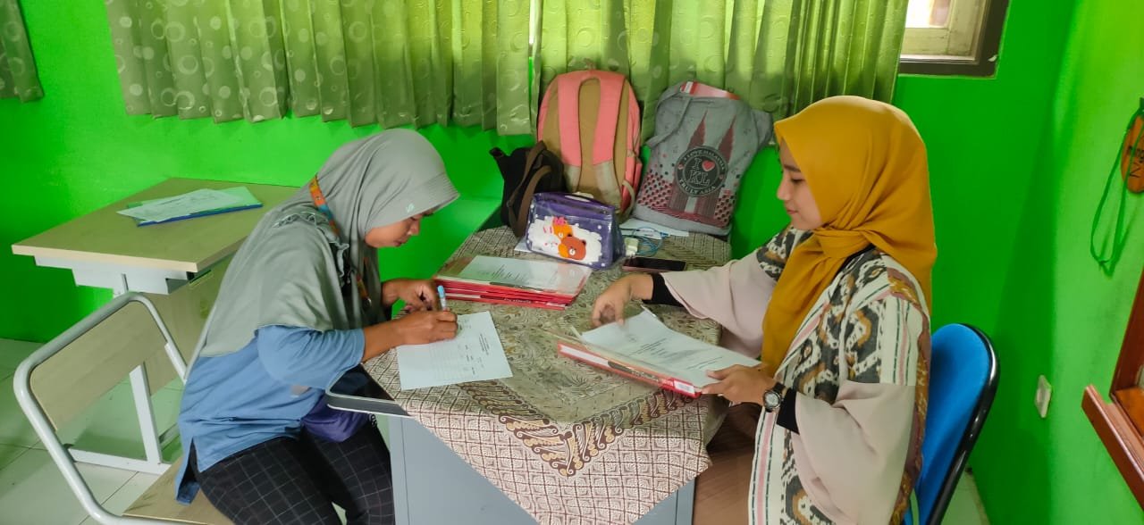 Pembagian Rapot Siswa SD-LB