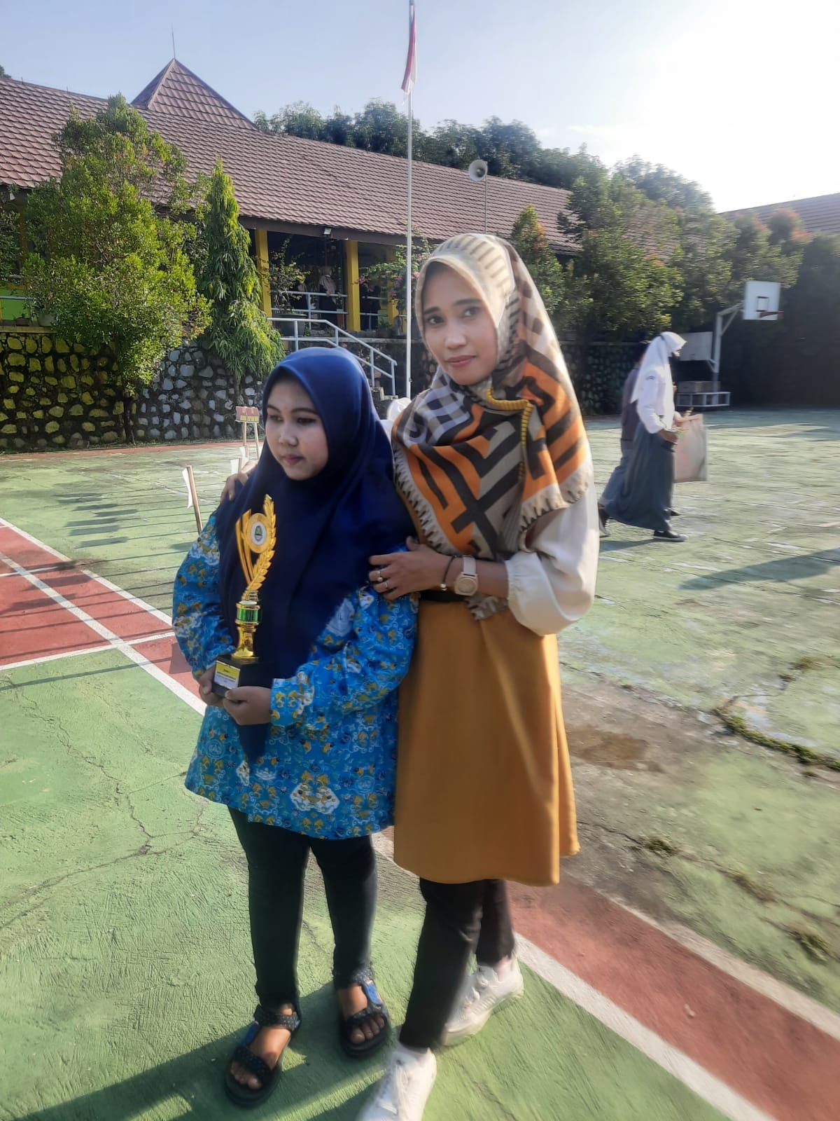 Juara 1 Lomba Menyanyi FLS2N
