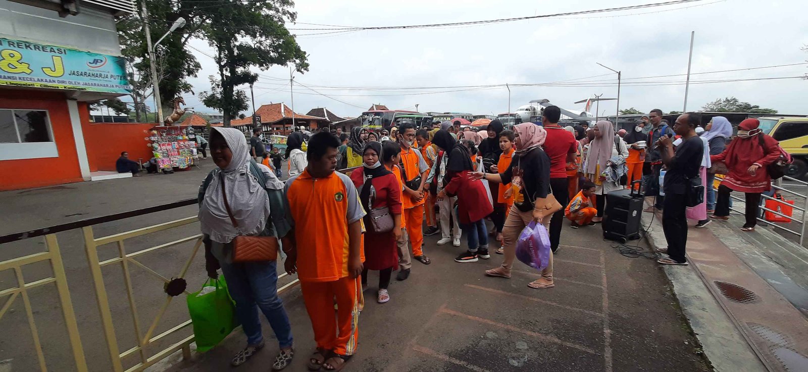 Antusias siswa SLB Negeri Kabupaten Cirebon dalam Kegiatan Outing Class