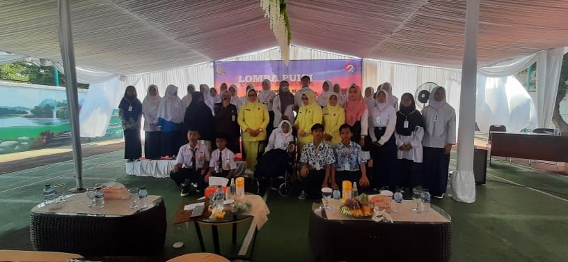 Foto bersama dengan para pejabat Kabupaten Cirebon
