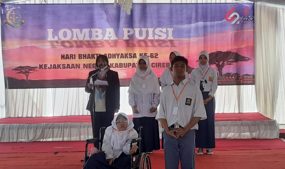 Siti Aminah Juara Favorit Kedua lomba membaca Puisi Bhakti Adhyaksa