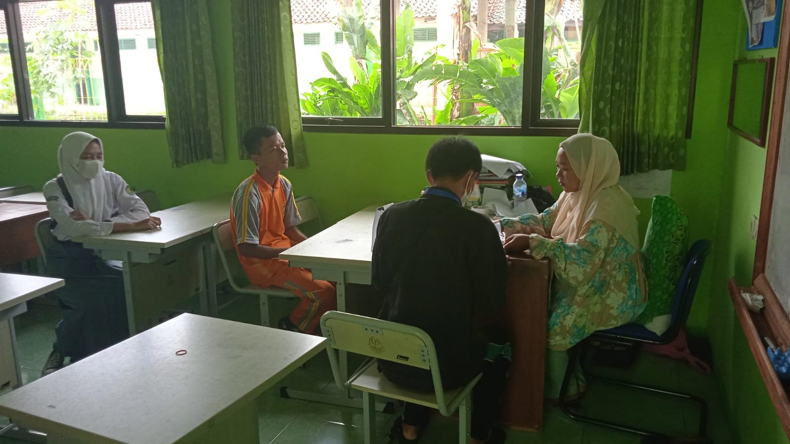 Pembagian Rapot Siswa SMA-LB
