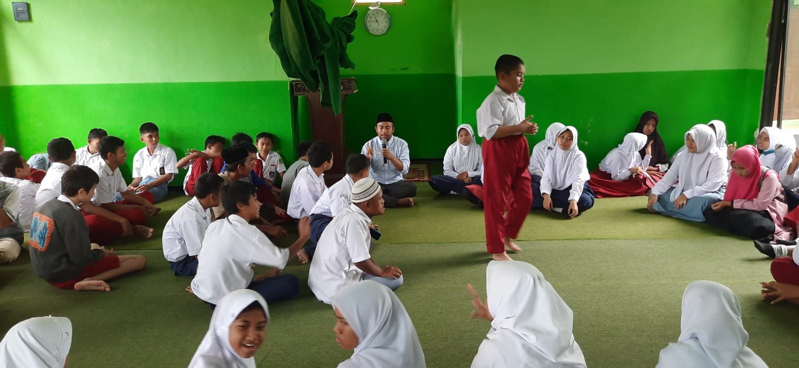 Pemberian materi oleh Pak Najmudin