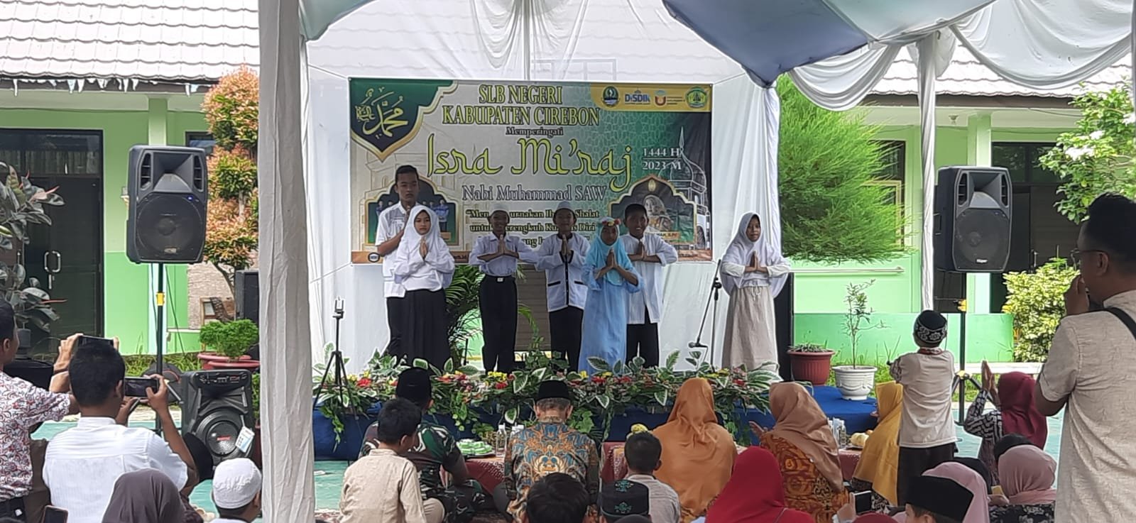 Aksi unjuk kebolehan siswa SLBN Kab. Cirebon