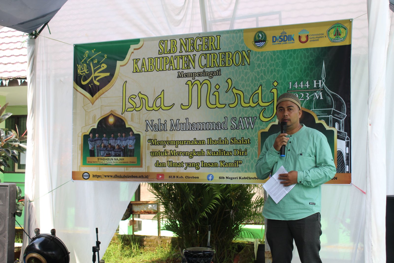 Penyambutan ketua panitia acara
