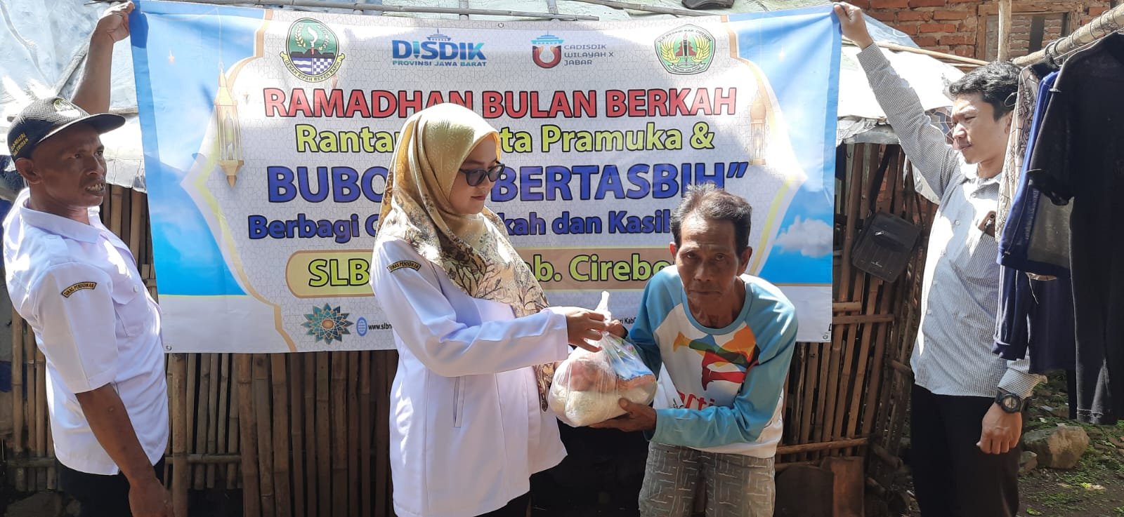 Pembagian Sembako oleh ASN