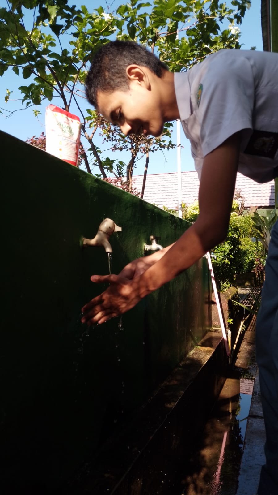 Mempraktekkan Kegiatan Wudhu dalam Ujian Praktek 2023 untuk SMALB