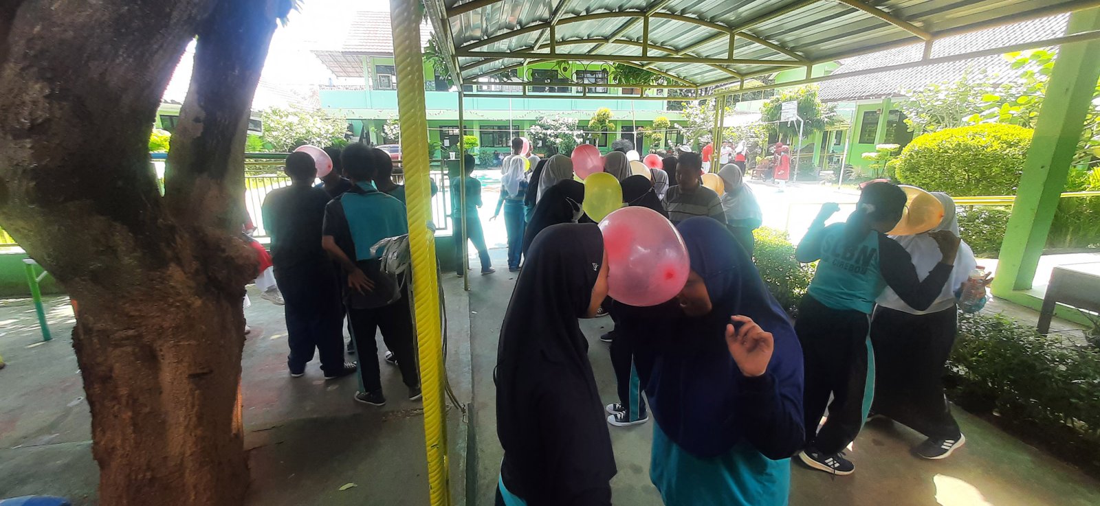 Lomba Berdansa Dengan Balon