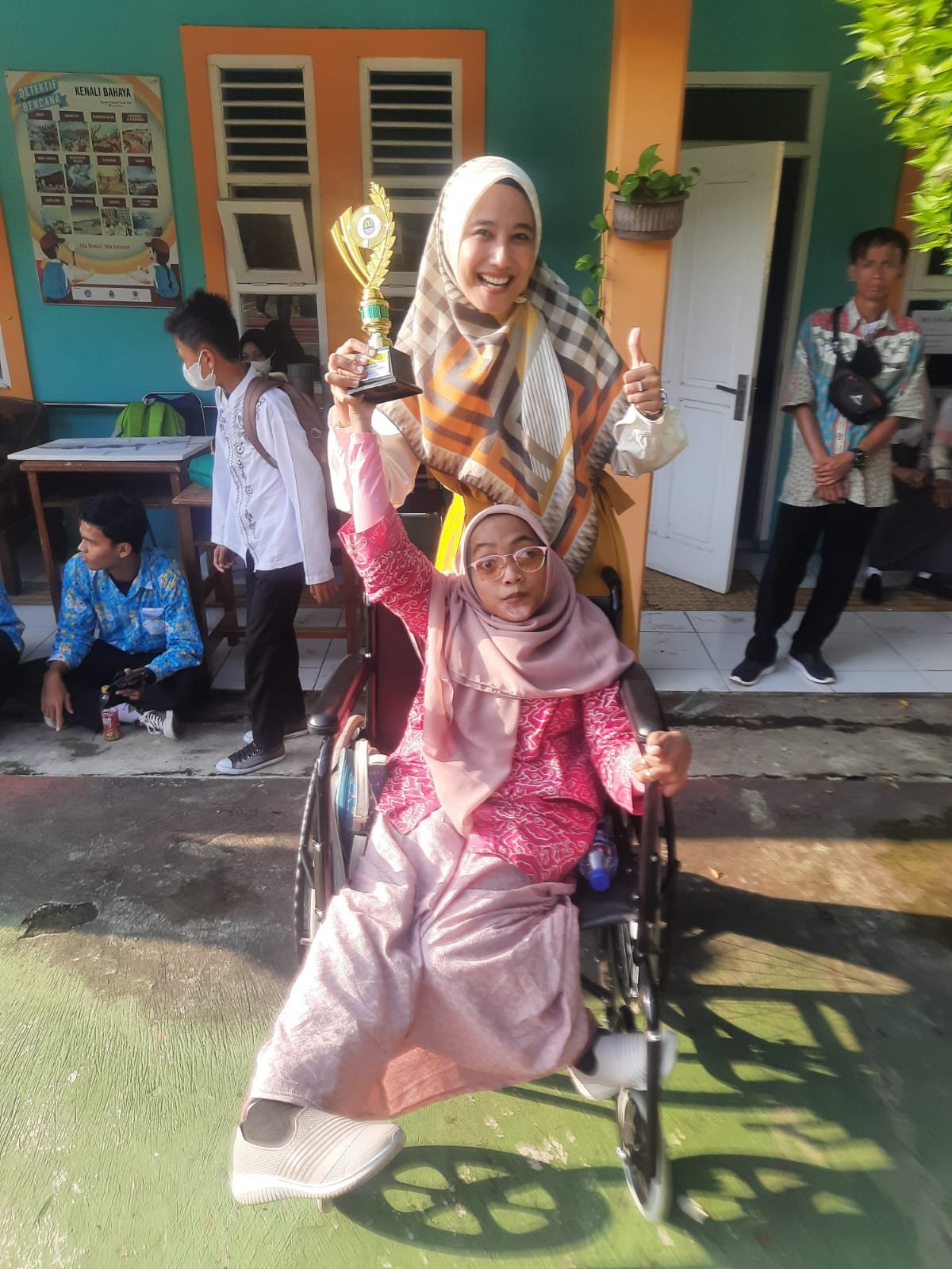 Juara 2 Lomba Membaca Puisi