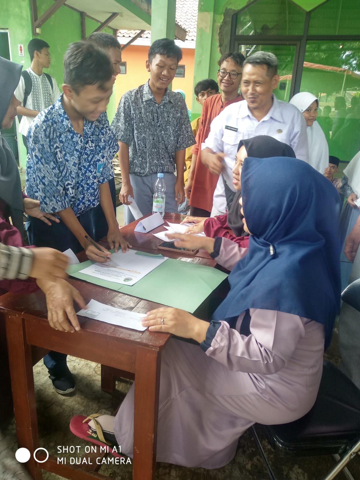 Peserta Didik melakukan Pendaftaran terlebih Dahulu Sebelum Memasuki TPS