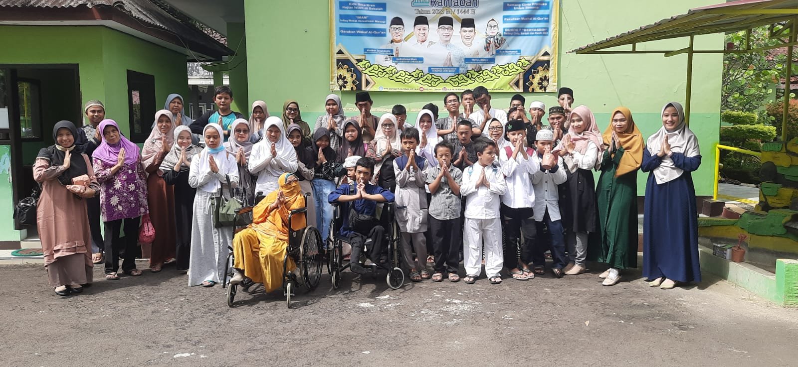Foto bersama penutupan acara Smartren
