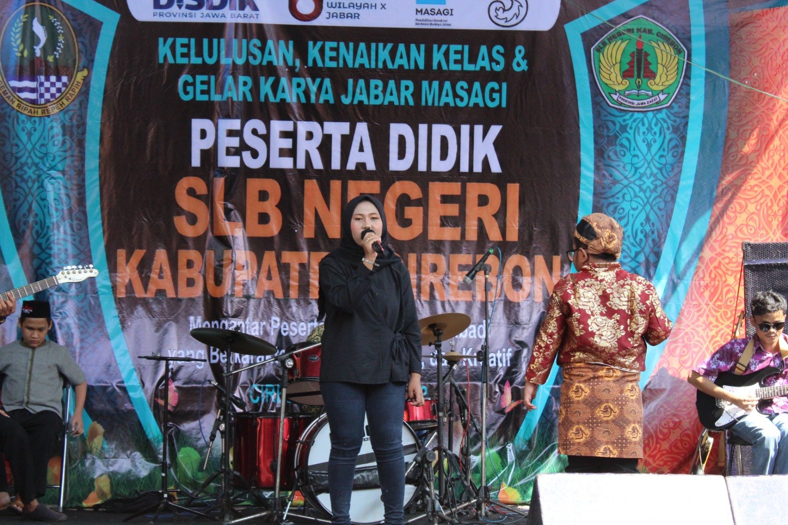 Aksi Kegiatan Penyanyi
