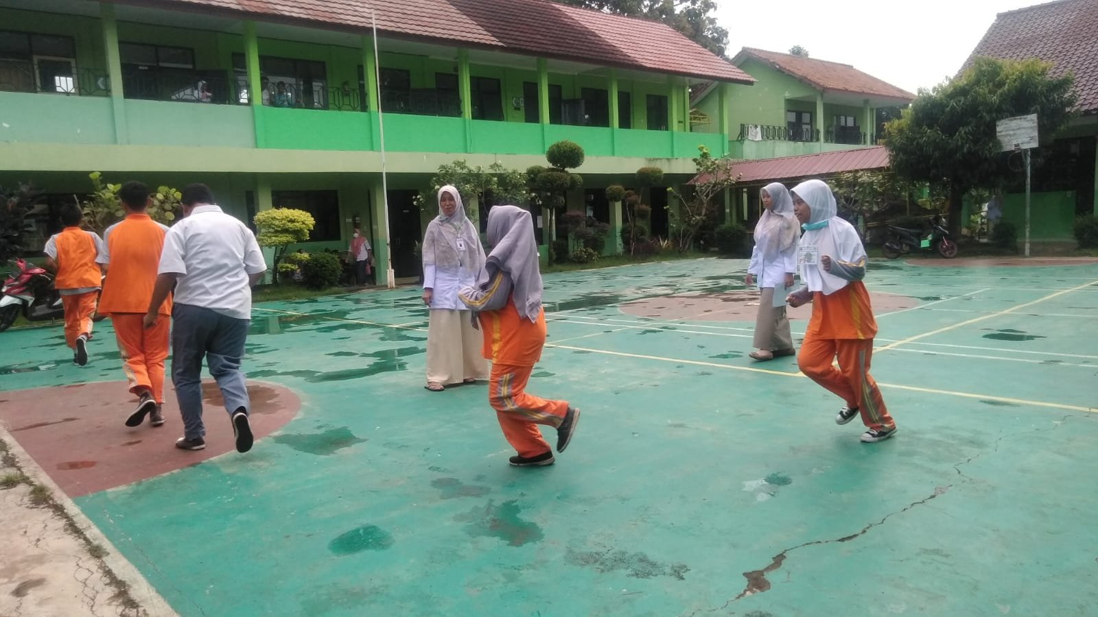 Mempraktekkan Kegiatan Olahraga dalam Ujian Praktek 2023 untuk SMALB